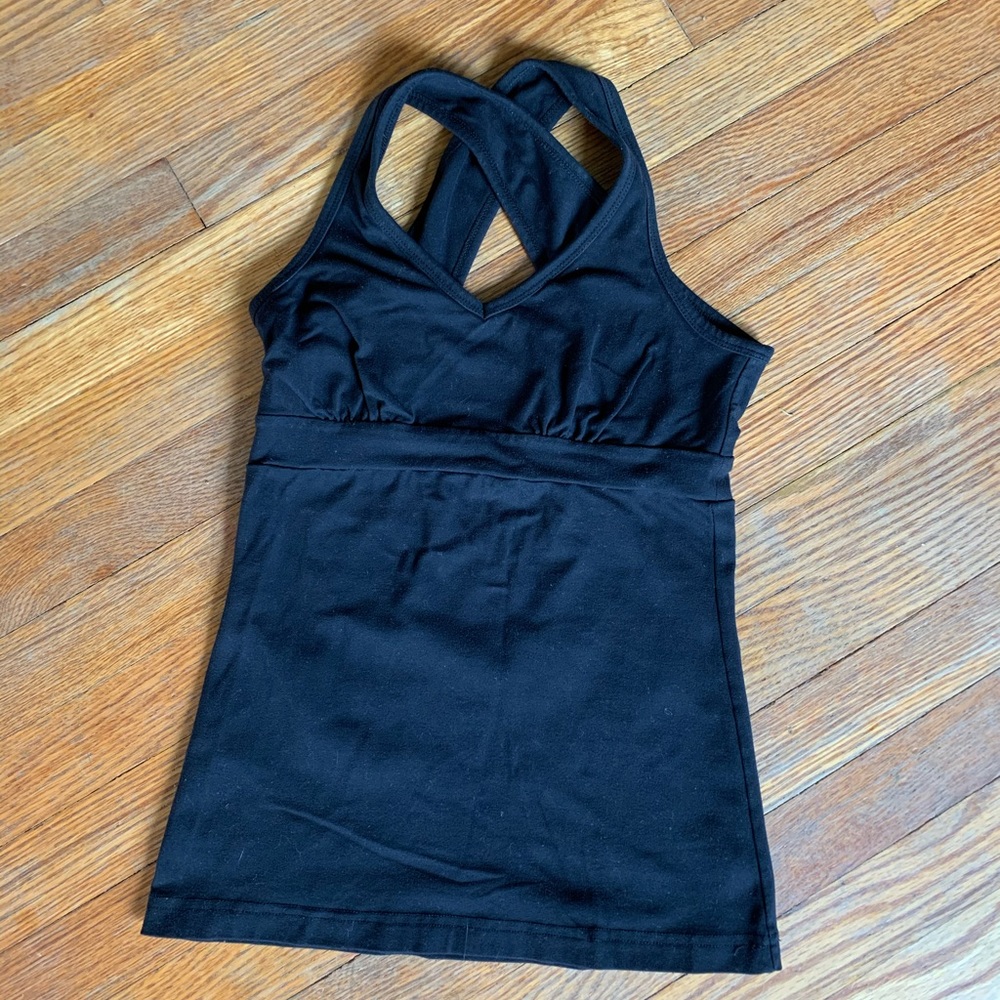Hard tail yoga top